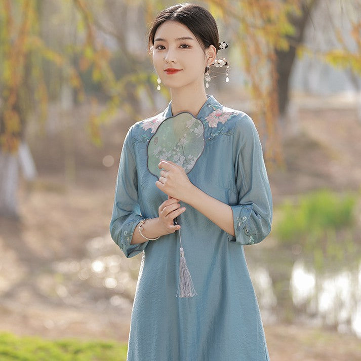 Modernized Chinese Dress with a Loose Fit V-neck and Silk-Linen Blue / XXL