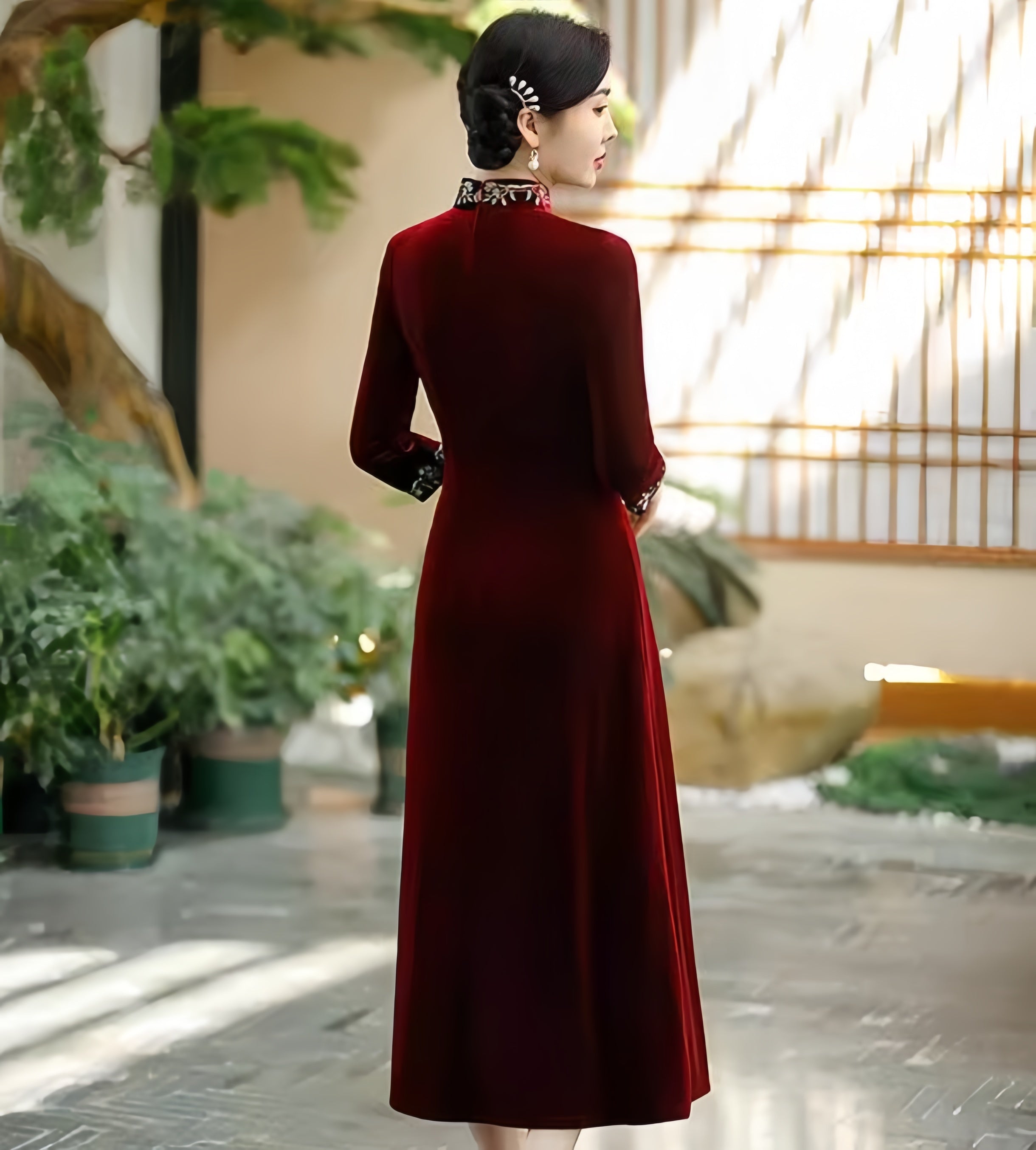 Long Sleeves A-Line Midi Length Velvet Qipao With Floral Embroidery, Black / L Long Sleeves A-Line Midi Length Velvet Qipao With Floral Embroidery, Black / L