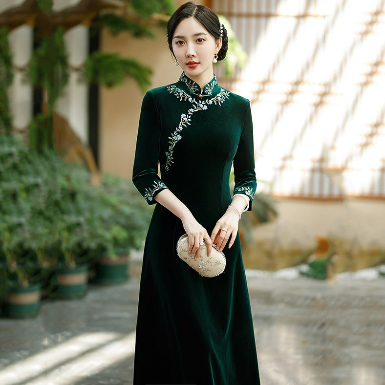 Long Sleeves A-Line Midi Length Velvet Qipao With Floral Embroidery, Black / L Long Sleeves A-Line Midi Length Velvet Qipao With Floral Embroidery, Black / L