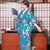Kimono japonés tradicional con patrón de pavo real