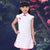 Chinesisches Cheongsam-Kleid für Mädchen mit Stehkragen und Flügelärmeln
