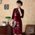 Cheongsam di velluto al ginocchio con maniche a 3/4 con ricamo floreale