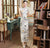 Flügelärmeln Schlüsselloch-Ausschnitt Chinesisches Cheongsam-Kleid mit Blumenmuster aus Seidenmischung