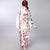 Traditioneller japanischer Kimono mit Blumenmuster für Damen