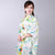 Kimono japonés tradicional para mujer con estampado de mariposas