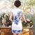 Blau-weißes Cheongsam-Abendkleid aus Seidenmischung mit Porzellanmuster