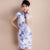 Chinesisches Cheongsam-Kleid mit Flügelärmeln aus Baumwolle mit Blumenmuster