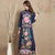 Robe chinoise à manches 3/4 et broderie florale