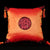 Paire de housses de coussin en taffetas motif calligraphie chinoise avec glands