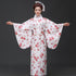 Patrón de rosas Kimono tradicional japonés