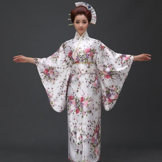 Floral Silk Blend Traditional Japanese Kimono White / Free Size Floral Silk Blend Traditional Japanese Kimono White / Free Size