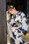 Accappatoio kimono giapponese da ragazza con motivo floreale per offerta di fuochi d'artificio
