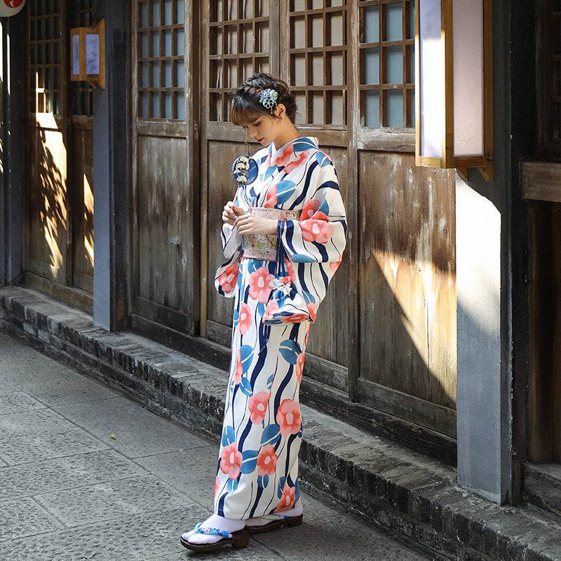 Kimono long en satin imprimé roses | la Vie en Rose Kimono long en satin imprimé roses | la Vie en Rose