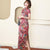 Traditionelles Cheongsam in voller Länge chinesisches Seidenkleid mit Blumenmuster