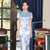 Abito cinese cheongsam classico con apertura frontale in broccato floreale