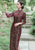 Vestido chino cheongsam de terciopelo floral con manga 3/4 hasta el té