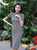 3/4 Ärmel Blumenstickerei Samt Traditionelles Cheongsam Chinesisches Kleid Mutterkleid
