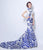 Blau-weißes Hochzeitskleid im chinesischen Stil mit Porzellanmuster und Kathedralen-Schleppe