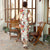 Teelanges chinesisches Cheongsam-Kleid aus Leinen mit Flügelärmeln
