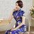 Teelanges chinesisches Cheongsam-Kleid mit Flügelärmeln und Blumen