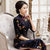Vestido chino cheongsam de terciopelo floral de media manga hasta el té