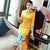 Blumenstickerei Reverskragen Modernes Cheongsam Tee Länge Qipao Kleid