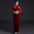 Traditionelles chinesisches Cheongsam-Abendkleid aus Samt mit Spitzenärmeln