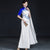 Chinesisches Ballkleid mit halben Ärmeln und Blumenstickerei im Meerjungfrau-Stil mit Umhang