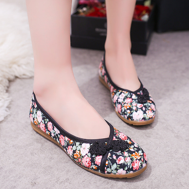 Traditional Chinese Floral Embroidery Shoes with Frog Button