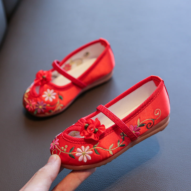 Traditional Girls' Chinese Floral Embroidery Shoes Dancing Shoes