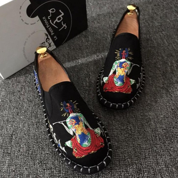 Beautiful Woman Embroidery Traditional Chinese Causal Shoes Loafers