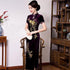 Kurzärmliges Cheongsam-Abendkleid in voller Länge mit Blumenapplikationen aus Samt