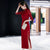 Pfauenschwanz-Muster Beflockung & Spitze Chinesisches Cheongsam-Kleid in voller Länge