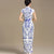 Col Mandarin Cap Sleeve Bleu et Blanc Porcelaine Motif Cheongsam Robe Chinoise