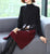 Abito con base in maglia floreale a trapezio con collo alto e lunghezza al ginocchio