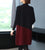 Abito con base in maglia floreale a trapezio con collo alto e lunghezza al ginocchio