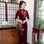 Robe mère Cheongsam en velours à col trou de serrure avec broderie florale et appliques
