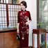 Robe mère Cheongsam en velours à manches 3/4 avec broderie florale et appliques