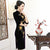 Robe mère Cheongsam en velours avec appliques florales à col trou de serrure