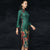 Teelanges traditionelles chinesisches Cheongsam-Kleid aus Wildleder mit Blumenmuster