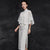 Ärmelloses, teelanges chinesisches Cheongsam-Kleid mit Cape-Schal