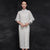 Vestido chino cheongsam sin mangas hasta el té con chal de capa