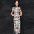 Vestido chino cheongsam de longitud de té con patrón de bambú de manga corta