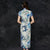 Teelanges Cheongsam Qipao Kleid mit Flügelärmeln und Blumen