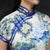 Teelanges Cheongsam Qipao Kleid mit Flügelärmeln und Blumen