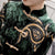 Traje de mujer de estilo chino de terciopelo de patrón auspicioso con botones de correa