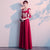 Blumenstickerei V-Ausschnitt Faltenrock Chinesisches Hochzeitsfestkleid