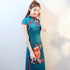 Klassisches chinesisches Cheongsam Qipao Kleid mit Blumenstickerei