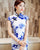 Robe chinoise en soie à motif de porcelaine bleue et blanche Cheongsam