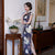 Traditionelles chinesisches Cheongsam-Kleid mit Flügelärmeln und floraler Seidenmischung